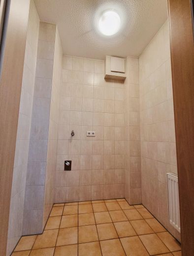 Piso dúplex de 4 habitaciones en propiedad con vistas al lago – HWR