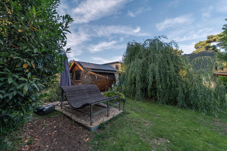Oasi verde nell’idilliaca Zernsdorf su 1.130 m² con laghetto, sauna e serra – Foto 3