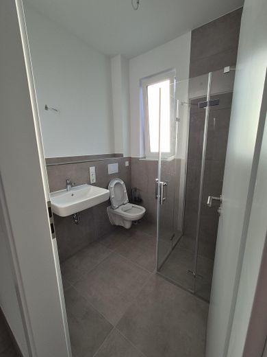 Nieuwbouw! Luxe 8-kamer-twee-onder-een-kaphuis te koop! – Bad Kinder