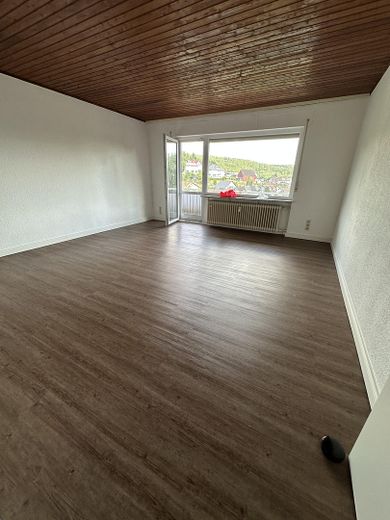 Renovierte Erdgeschoss- und Dachgeschosswohnung mit toller Aussicht zu vermieten – Wohnung Erdgeschoss