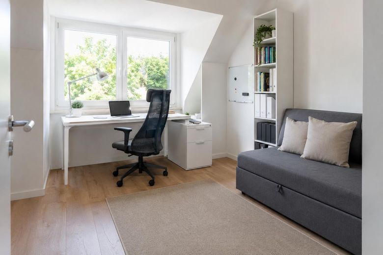 Reihenhaus möbliert 30 Minuten vom BER – Arbeitszimmer