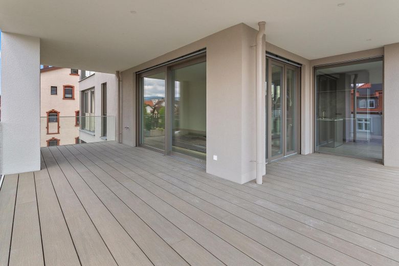 4-Zimmer-Wohnung mit hochwertiger Einbauküche und großem Balkon zu vermieten! – Dachterrasse