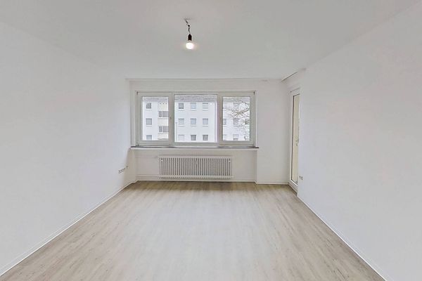 Komfortabel ausgestattete 4-Zimmer-Wohnung mit BALKON