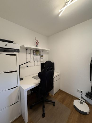 Modernisierte 3-Zimmer-Wohnung mit traumhaftem Bergblick – Büro