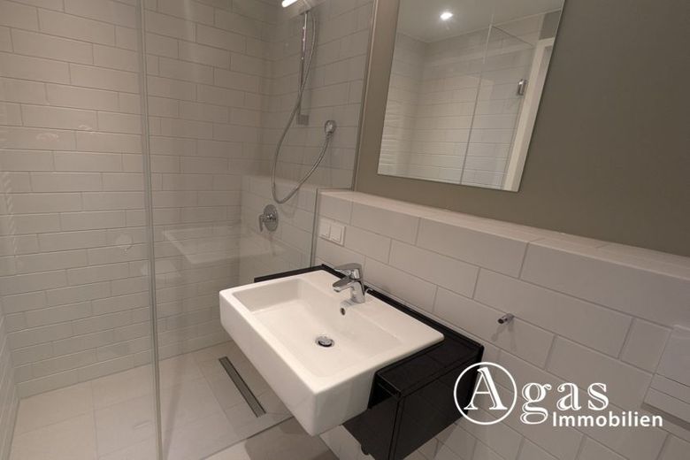 teilmöbliertes 1-Zimmer-Apartment in Moabit mit Concierge und privatem Gym – Badezimmer