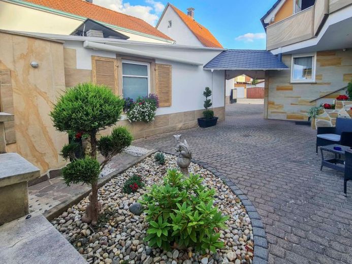 Tre unità: eccezionale complesso residenziale con oasi-giardino mediterranea e innumerevoli possibilità – Foto 1