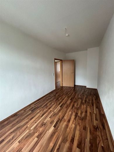 Großzügige 3-Zimmer mit Laminat, Balkon und Eckwanne in guter Lage – IMG_8669