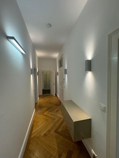 Schöne modernisierte Altbauwohnung im Herzen Schwabings - Teilmöbliert – Flur/ Diehle