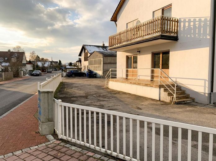 Seltenes Eckgrundstück in Toplage mit Potenzial - mehr Generationen / Wohnen & Arbeiten – Ecke XY
