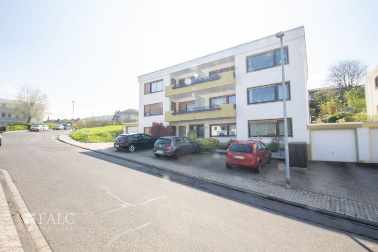 Neues Zuhause zu vergeben! – Straßenansicht