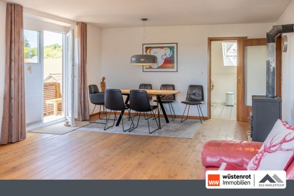 Wohnen mit Charme unter dem Dach – 4-Zimmer-Wohnung mit Westbalkon, Garage und Kaminofenanschluss