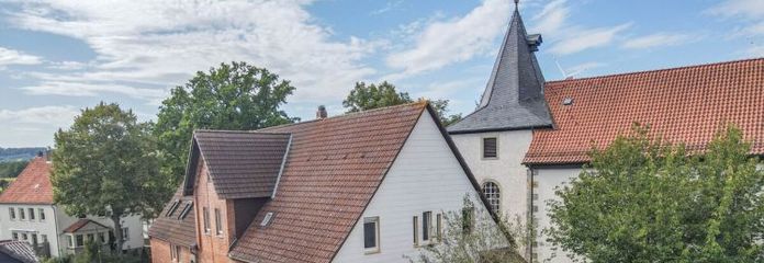 IN KERNSANIERUNG: Wohnen oder Vermieten im Zweifamilienhaus nach Erstbezug in Hameln-Hilligsfeld!