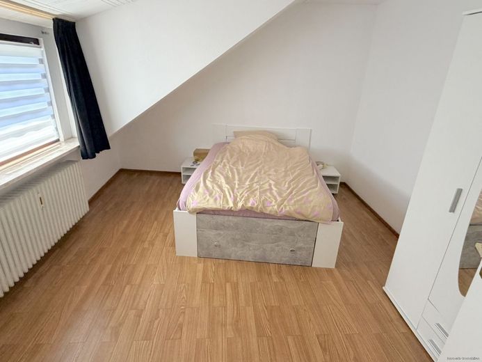 Ein-Zweifamilienhaus in zentraler Lage  mit Gartenweitblick nach Püttlingen – Schlafen 4 DG