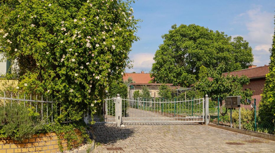 Zufahrt auf das Grundstück