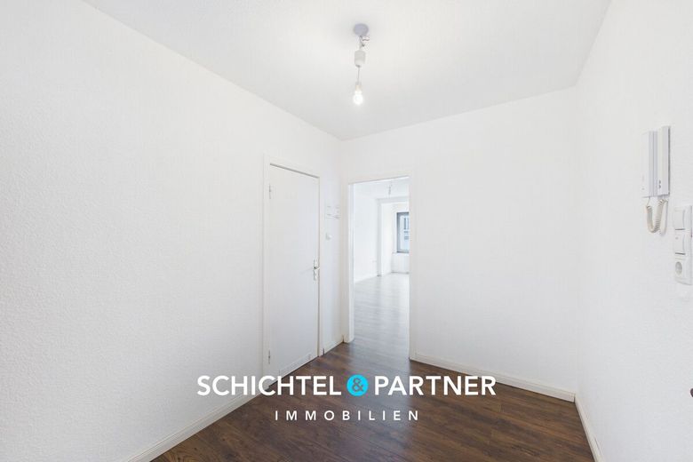 Woltmershausen | Gepflegte &amp; geräumige Etagenwohnung mit Wannenbad &amp; Balkon – S&amp;P | Flur