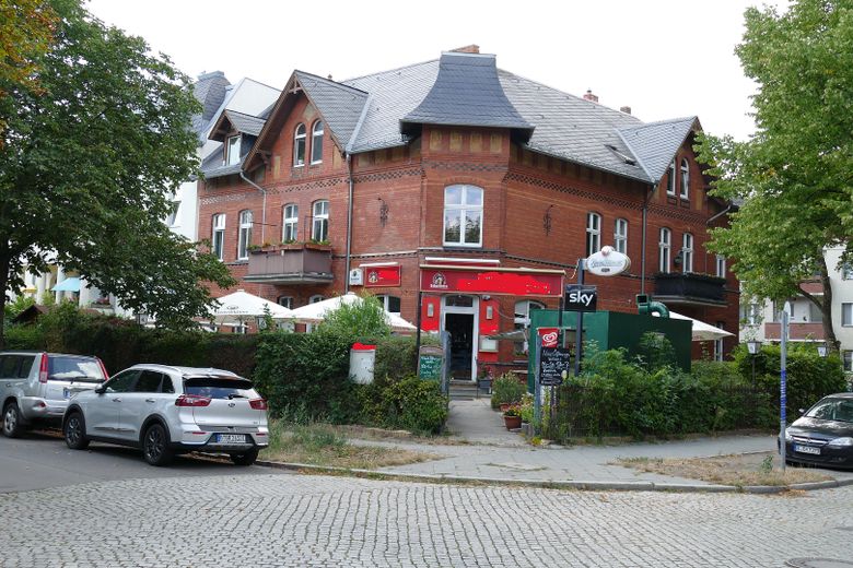 Mehrfamilienhaus in Berlin provisionsfrei zu verkaufen – Zugang zur Gaststätte