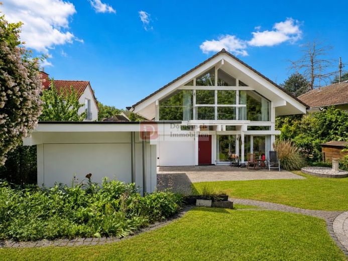 Top!! Freistehendes Einfamilienhaus (Bj. 2013) mit Einliegerwohnung, Klimaanlage und Wellnessbereich – फोटो 1