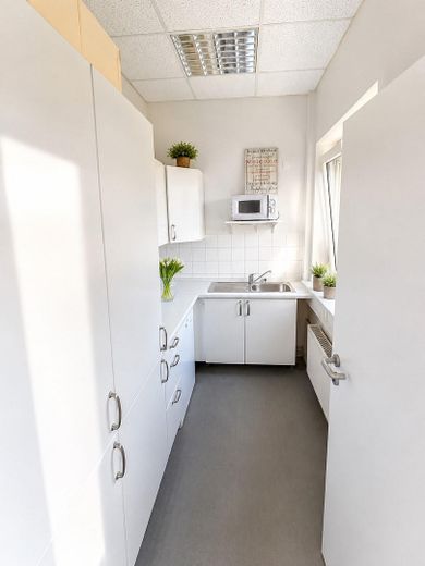 Мебльовані офіси в Гарбсені | Все включено від 295 € – 3. OG, Küchen