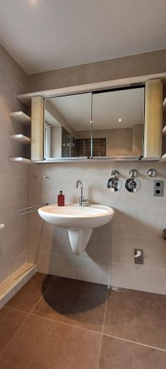 Großzügiges Waschbecken