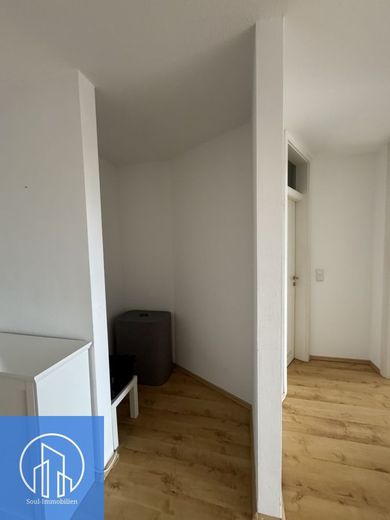 Familienfreundliche 3,5-Zimmer-Wohnung mit West-Loggia, EBK &amp; Tiefgaragenstellplatz – Flur 1.2
