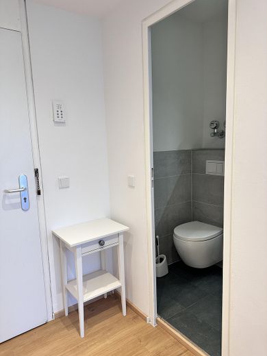 Helle 1-Zimmer-Wohnung mit Balkon — vollrenoviert, möbliert — München- Forstenried – Foto 5