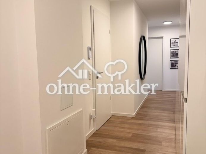 Esclusivo appartamento di 3 locali a Fürth-Burgfarrnbach – cucina di alta qualità, balcone, ascensore e posto auto coperto – Foto 1