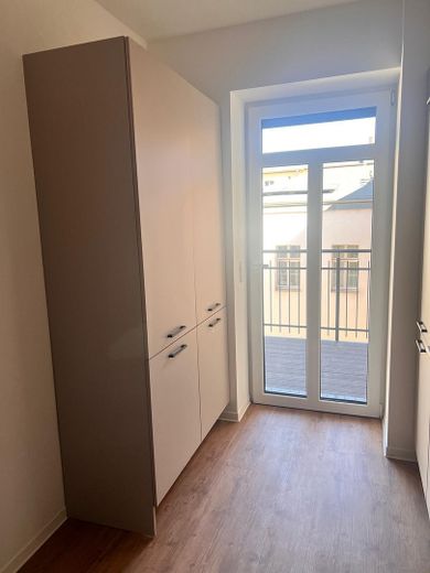 ¡Primera ocupación tras reforma! Moderna vivienda de 2 estancias con balcón y cocina equipada en el centro sur – Einbauküche Zusatzschrank