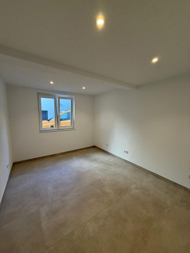 First occupancy after complete renovation | 2-room ground-floor apartment with fitted kitchen – Schlafzimmer