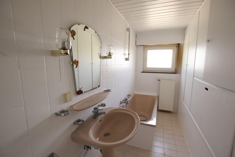 Attraktive, voll möblierte 2-ZKB-Wohnung für bis zu 4 Personen (All-Inclusive) – Bad