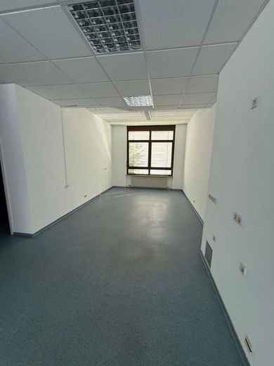 Großzügiger Laden mit Backoffice, Terrasse und Küche in frequentierter Lage – PHOTO-2026-06-10-11-43-25 (4)