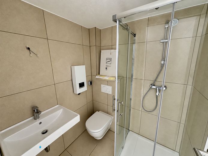 Erstbezug nach Sanierung – moderne 2-Zimmer-Wohnung mit Terrasse & Stellplatz in Heilbronn – Badezimmer