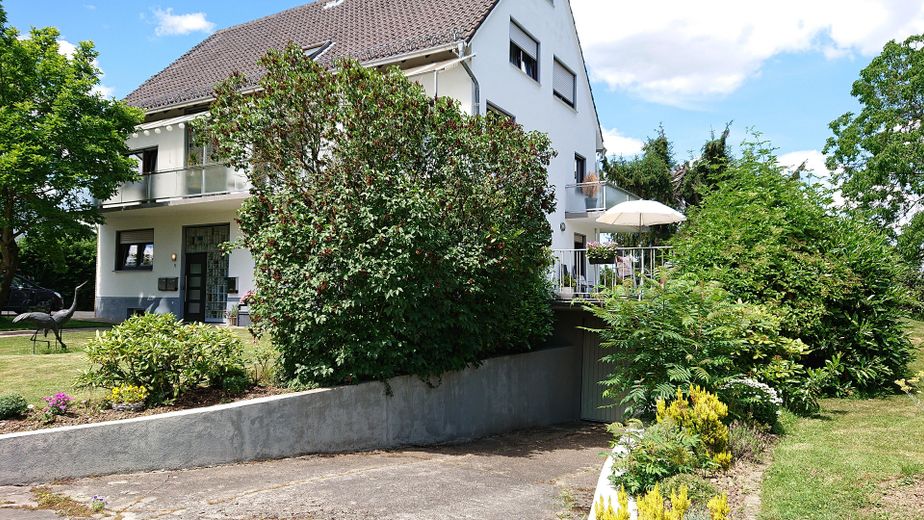 Attraktive 4-Zimmer Wohnung EG, zentral gelegen in Neunkirchen-Seelscheid – Vorderansicht