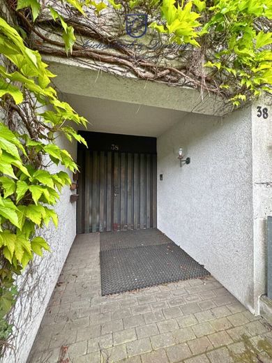Einfamilienhaus mit ELW, tolles Grundstück mit Panoramablick über Saarbrücken – Überdachter Eingang