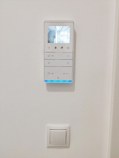 Dachgeschoß-Maisonette-Wohnung 44 qm am Tilsiter Platz in Kiel-Ellerbek – Gegensprechanlage im Flur