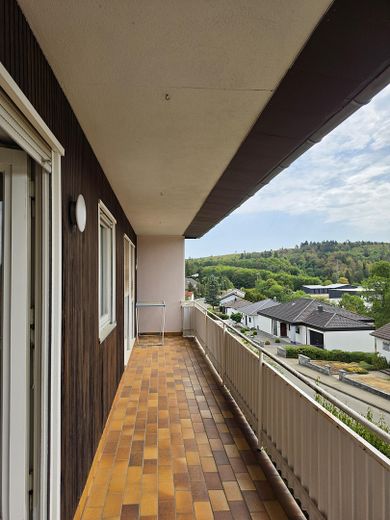 Provisionsfrei: Großzügiges Einfamilienhaus in ruhiger Aussichtslage mit teilbarem Großgrundstück – Balkon mit Aussicht