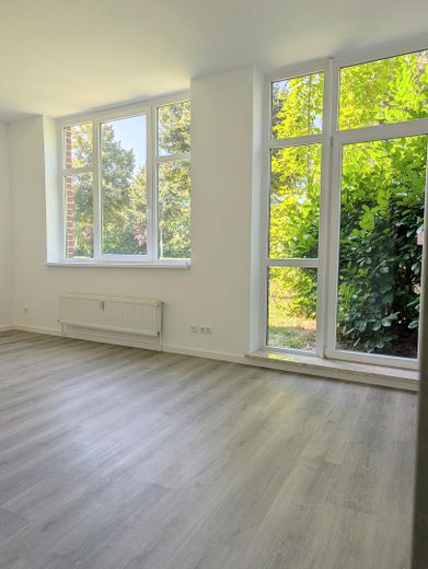 شقة من غرفتين جاهزة للسكن على السور في وسط مدينة غرايفسفالد – Wohnzimmer - Fenster bodentief
