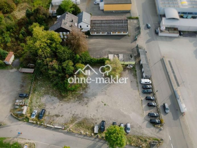 Großes Gewerbegrundstück in Umkirch: Bestand mit 6 Einheiten + Lagerhalle + Entwicklungsfläche – Photo 1