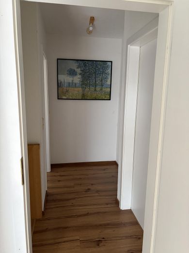 Provisionsfrei in die Zukunft! EFH mit Wärmepumpe und PV nahe Wald und Wasser – Flur OG
