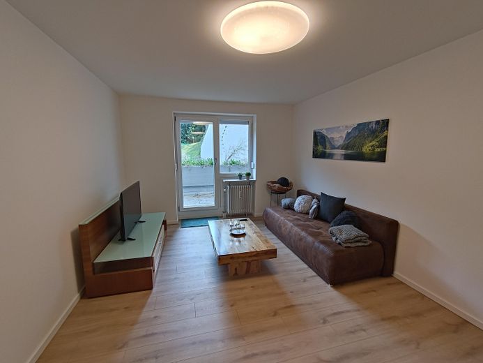 Möblierte provisionsfreie 2-Zimmerwohnung direkt am Inn – Wohnzimmer