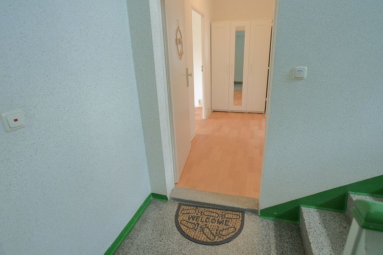 شقة تمليك من غرفتين في لايبزيغ-مارينبرون، جاهزة للسكن بما في ذلك الأثاث والمطبخ المجهز – Treppenhaus