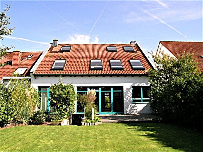 Frankfurt-South, in Dietzenbach-Steinberg, very nice house with large garden, garage, fitted kitchen and sauna. – 2_Gartenansicht