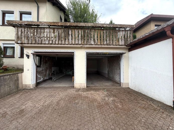 Tolles Zweifamilienhaus * in Loßburg-Betzweiler – Garagen