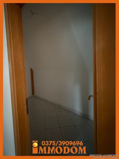 3-Zimmer-Dachgeschoss-Wohnung mit großem BALKON und Holzbalkendecke zu vermieten! – Ankleide/Abstellraum