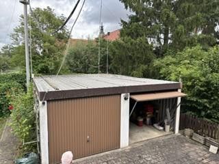 Charmant vrijstaand huis met balkon, garage en tuin – uw nieuwe thuis in Prausitz – Garagen