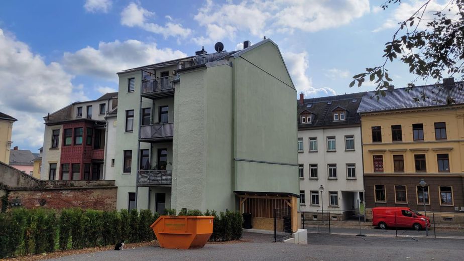 TOP-kapitaalinvestering, MFH met 4 wooneenheden nabij het centrum van Reichenbach – angrenzender Parkplatz