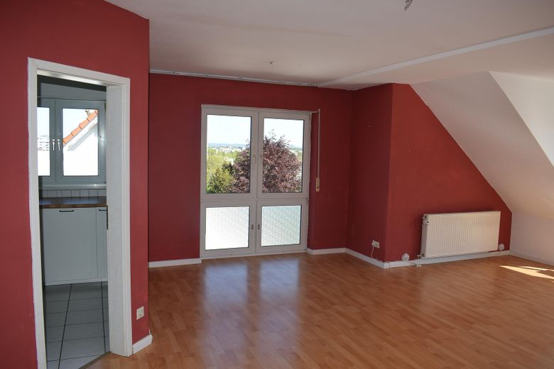 Provisionsfrei! 3-Zimmer Maisonette im 3. OG – Wohnzimmer (III)