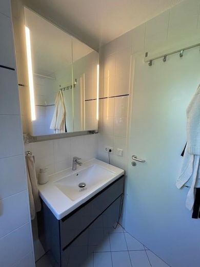 Kompakte Wohlfühlwohnung mit sonnigem Garten (ca. 90 m²) in Untermenzing – Bad