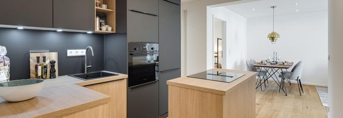 Wohnen wie im Neubau – stilvoll kernsanierte 3-Zimmer-Wohnung mit Balkon im Grünen – Küche