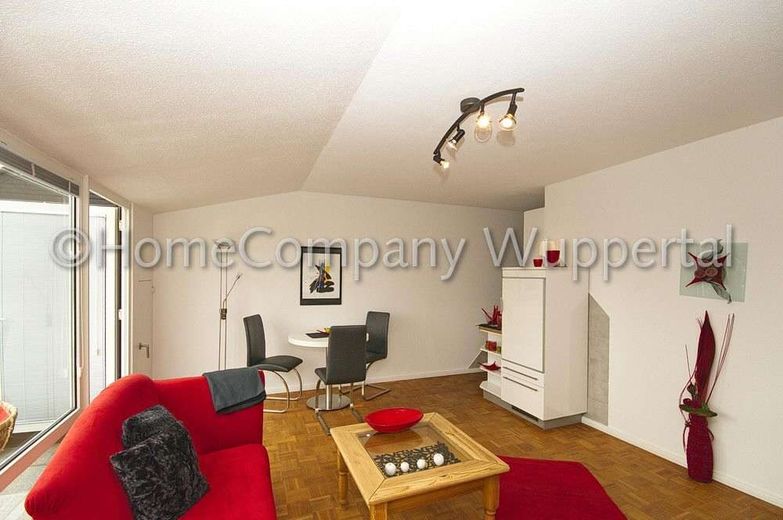 Nähe Remscheid! Charmante Wohnung mit Parkett, Südbalkon, Internet und PKW-Stellplatz – 8d2d178cf73d81e32533d302e631f4b43ecfb76d.jpg