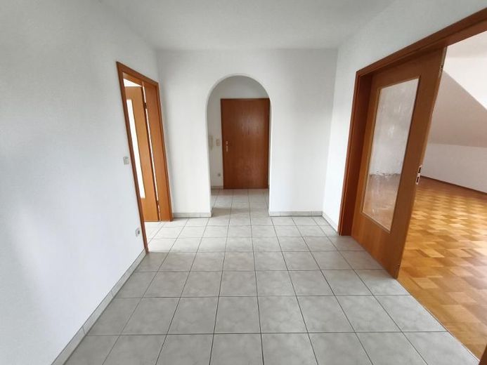 3 Zi. Wohnung (Nr. 6) im DG (2. OG) mit Balkon und Garage – Diele Bild 1